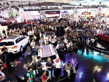 Thuế vừa giảm, người Việt đã bạo chi mua ô tô